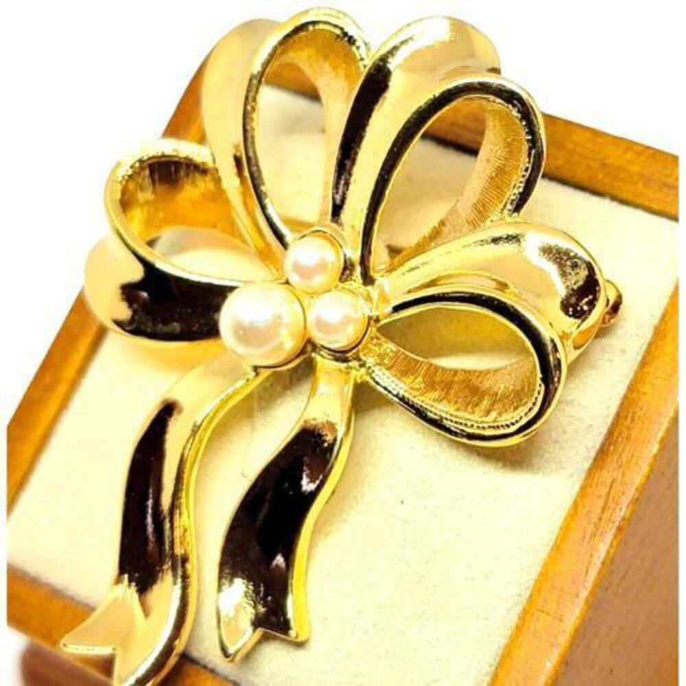 Brooch Avon Ribbon Light Cream Imitation Seed Pearls Open Work Statement Pin